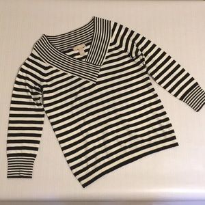 Banana republic b and w striped v-neck sweater EUC